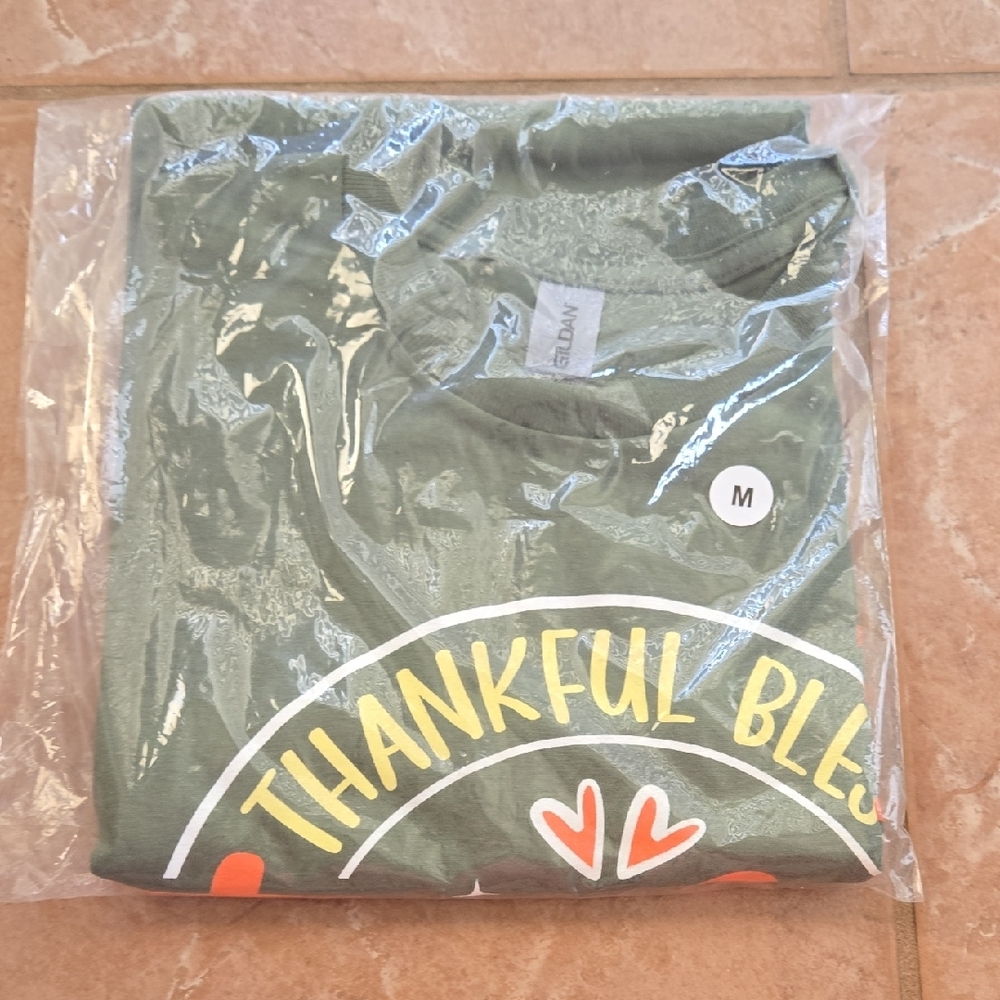 Gildan Orange and Green Short Sleeve Tee - Picture 3 of 4